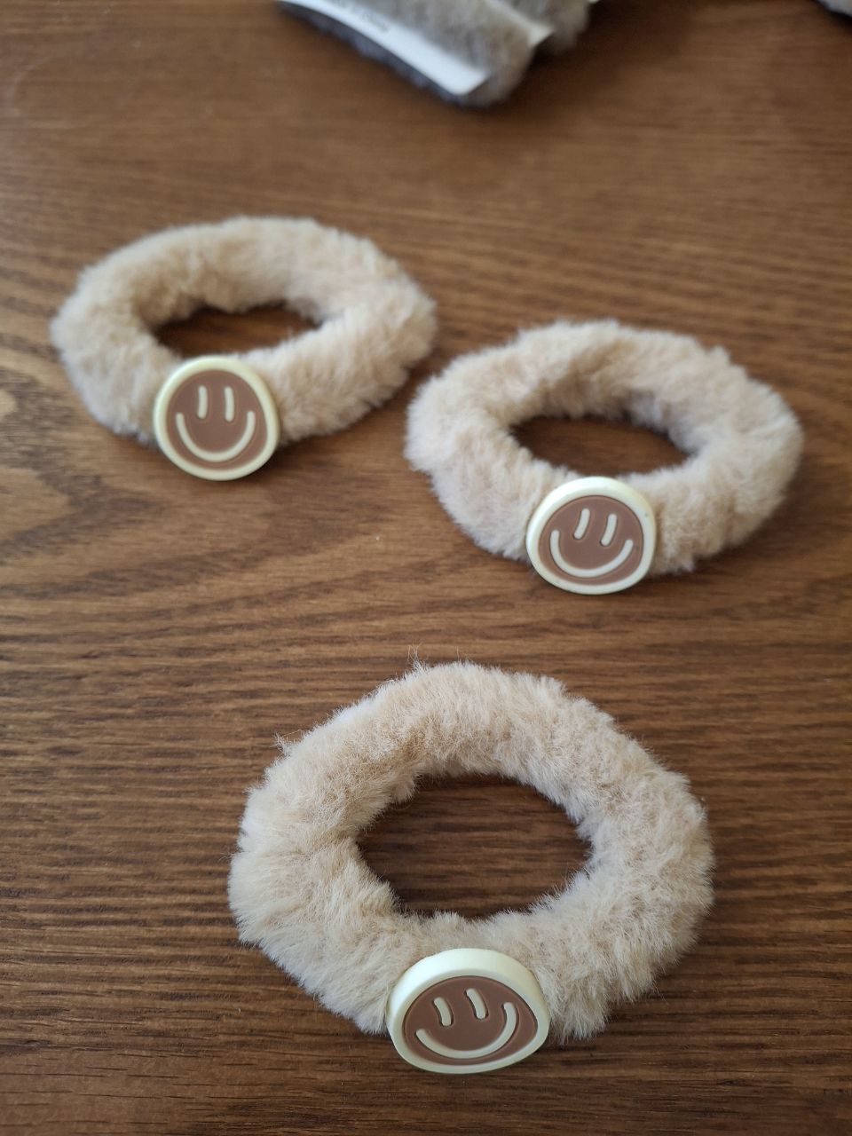 کشموی خزدار پولیشی مدل استیکر لبخند