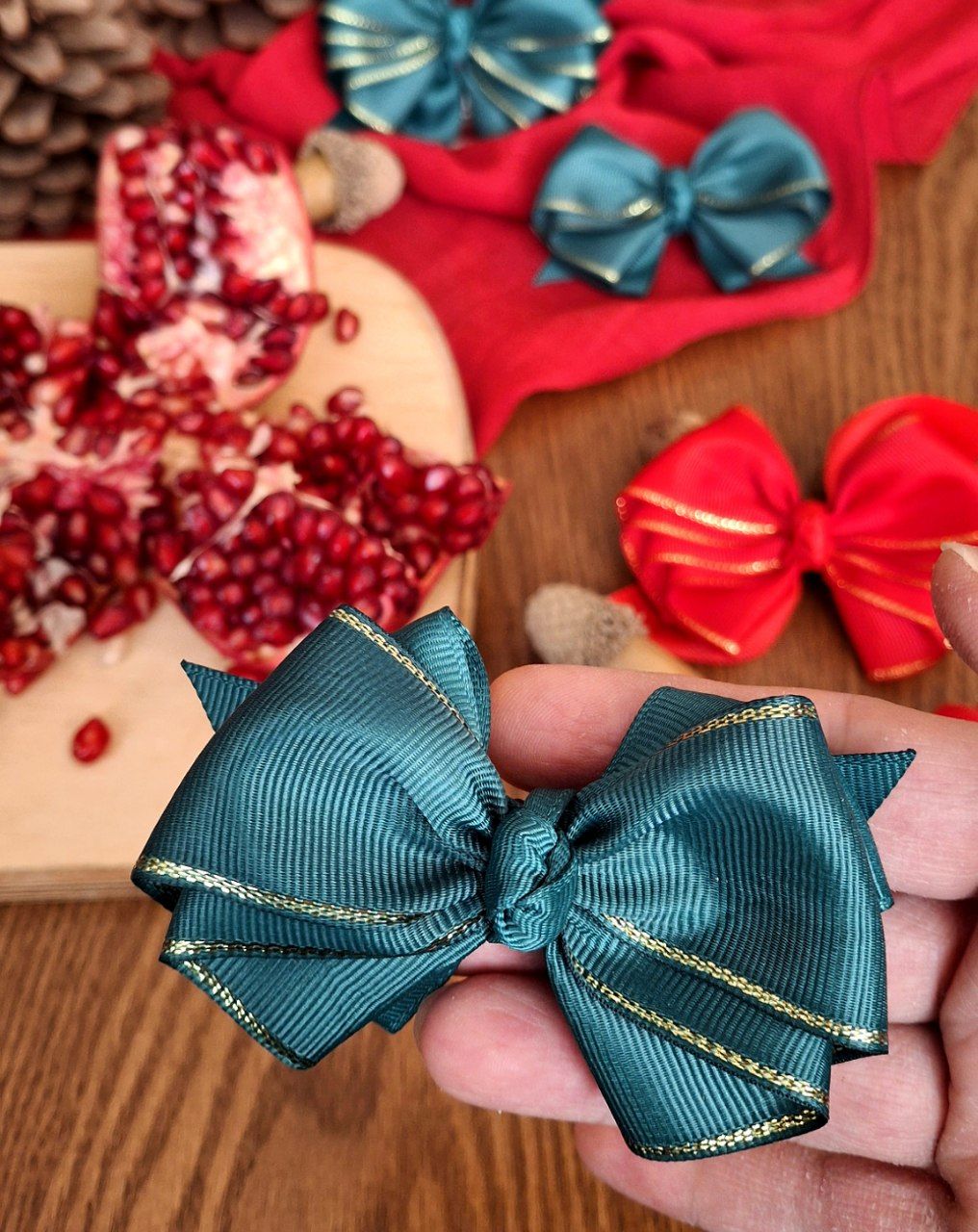 گیره پاپیونی انبری سبز و قرمز یلدا